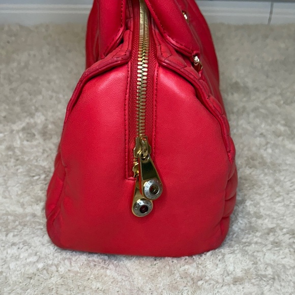 Rare Hendri Bendel Red Quilted Satchel - Picture 4 of 16